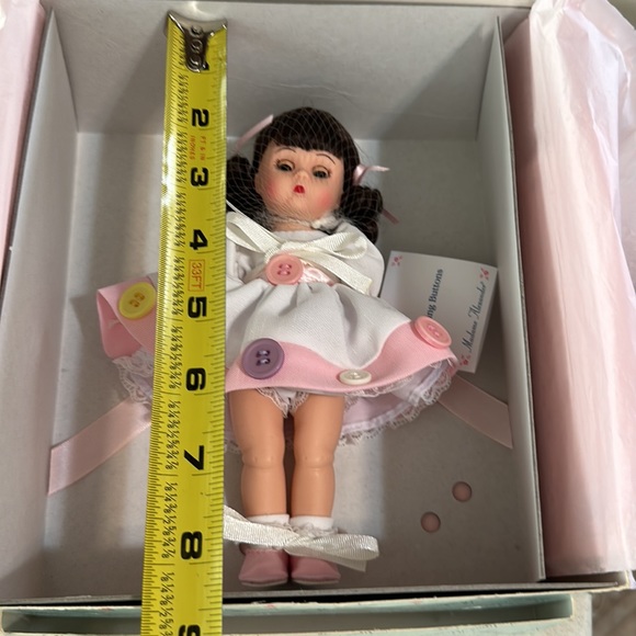 Madame Alexander Collecting Buttons 8” doll in box - Picture 6 of 8